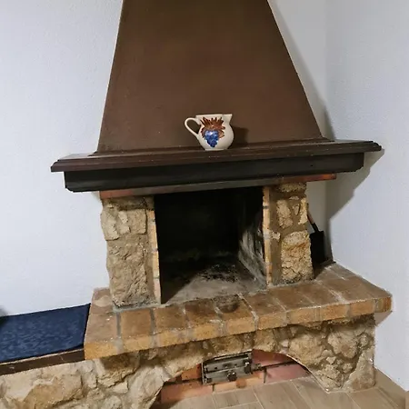 Happy In For 4 Πόρετς